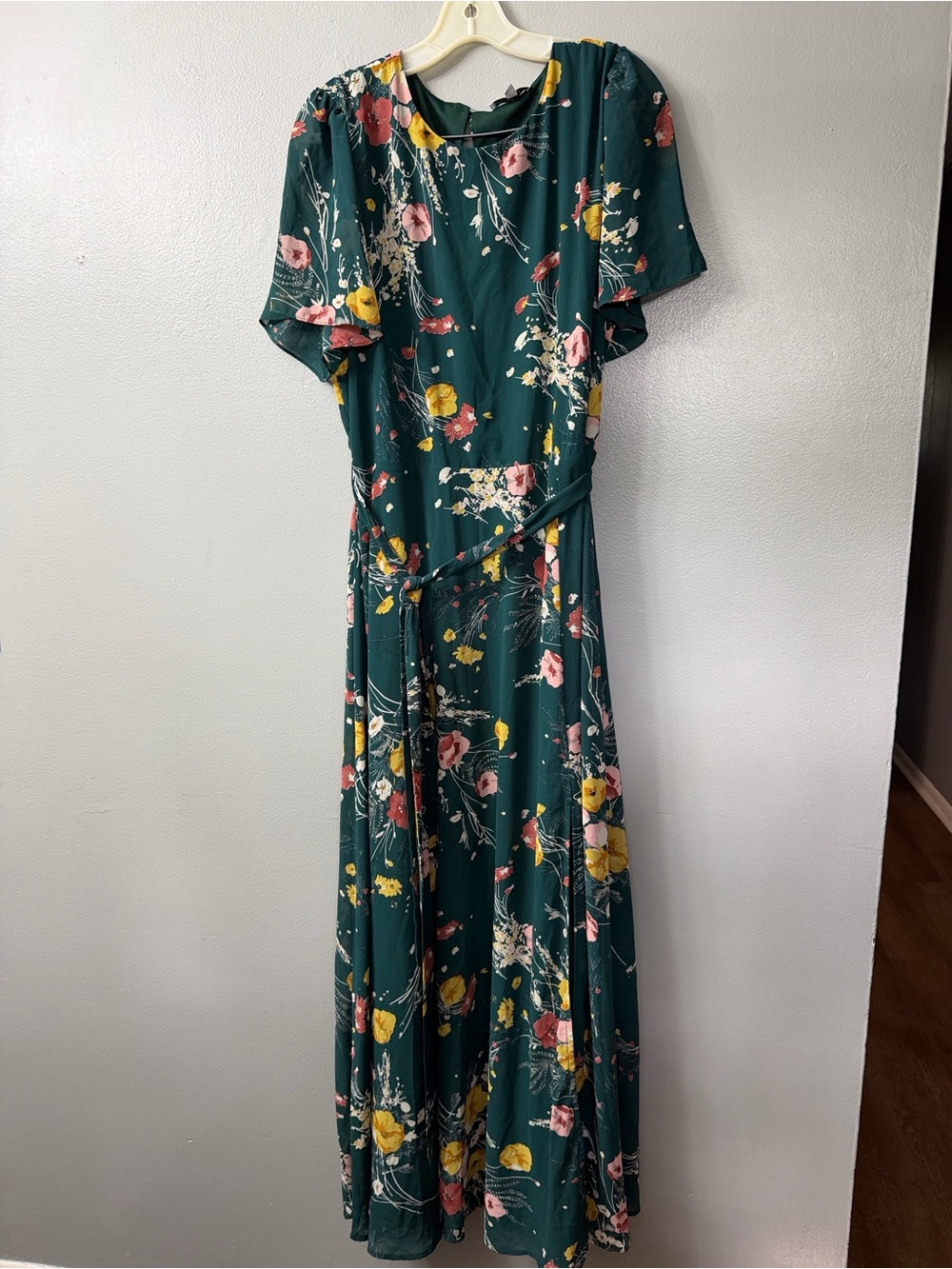 baltic born green floral maxi dress
Floral V-Neck in Deep Teal with Orange 1x